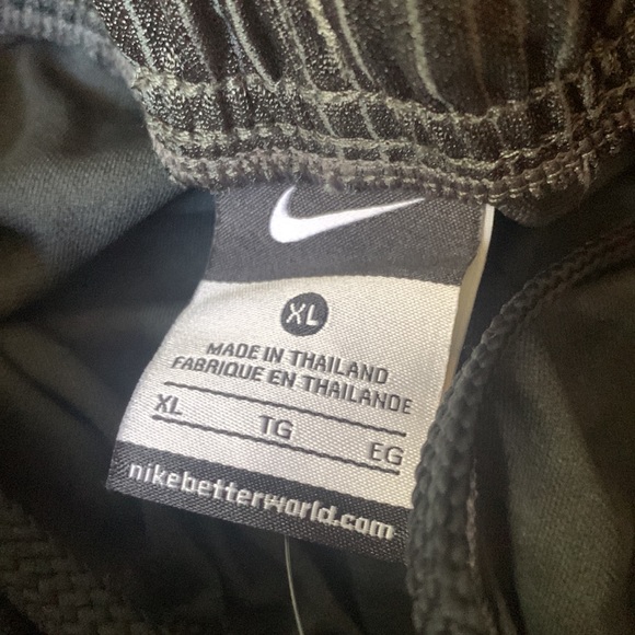 NWT Nike boys sport shorts. Boys size xl. - Picture 5 of 6